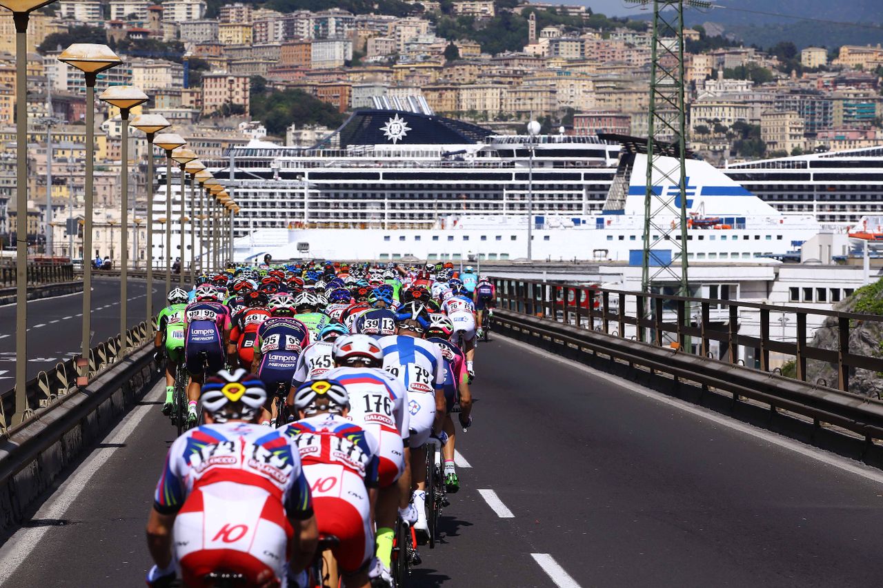 The peloton heads into Genoa