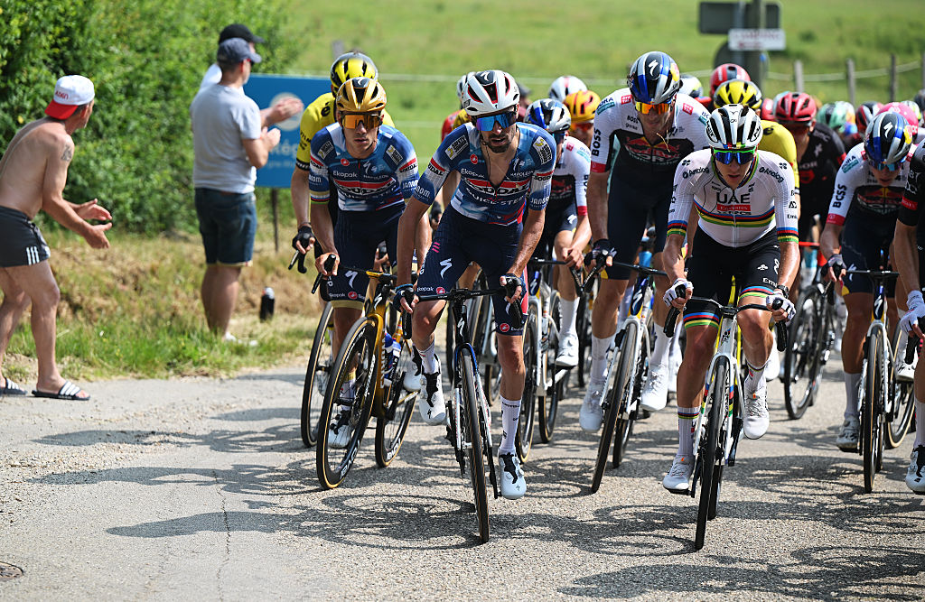 CHARANTONNAY, FRANCE - JUNE 10: (L-R) Remco Evenepoel of Belgium, Valentin Paret-Peintre of France and Team Soudal Quick-Step and Tadej Pogacar of Slovenia and UAE Team Emirates - XRG compete during the 77th Criterium du Dauphine 2025, Stage 3 a 207.2km stage from Brioude to Charantonnay / #UCIWT / on June 10, 2025 in Charantonnay, France. (Photo by Dario Belingheri/Getty Images)