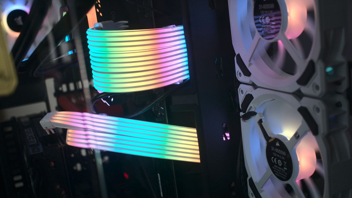 Lian Li Strimer Plus V2