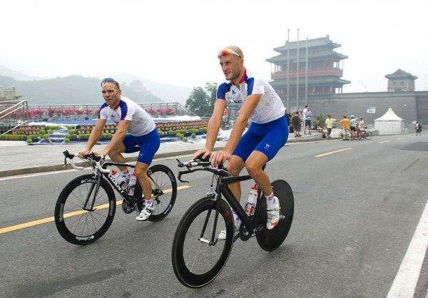 England's Roger Hammond and Stephen Cummings warming up.