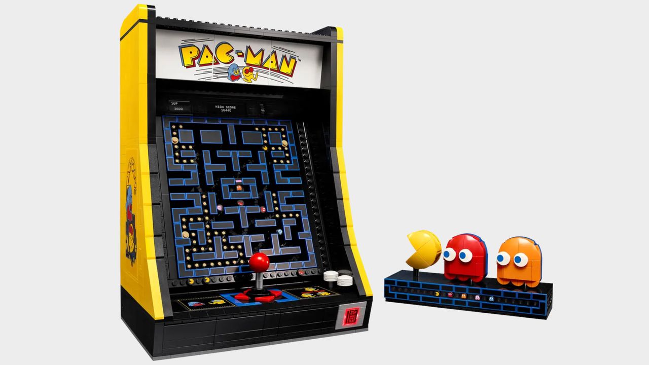 Lego Pac-Man Arcade set on a plain background