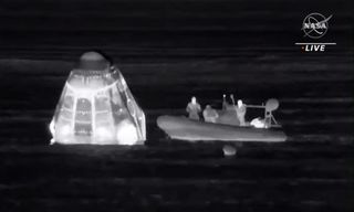 SpaceX's Crew-2 Dragon Endeavour dan empat astronotnya jatuh di Teluk Meksiko di lepas pantai Pensacola, Florida, akhir 8 November 2021.