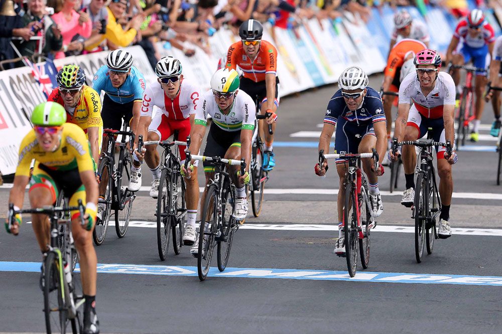 Alejandro Valverde (Spain) and Simon Gerrans (Australia) cross the line for fifth and sixth place