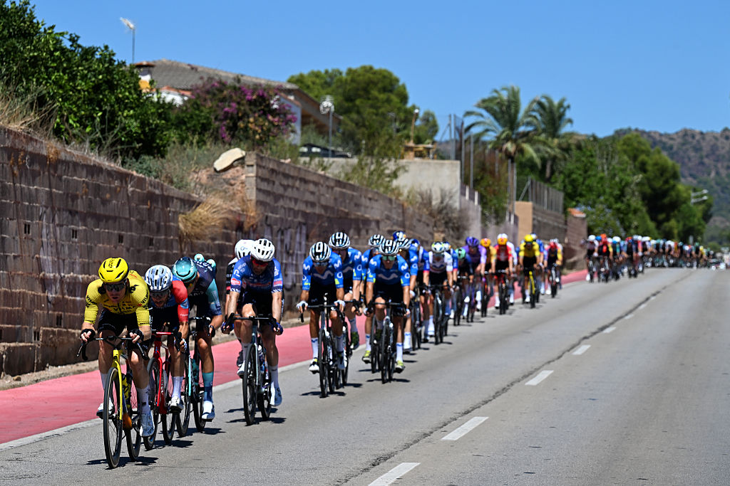 Vuelta a Espa&ntilde;a stage 8 LIVE: Early crash sees multiple riders abandon