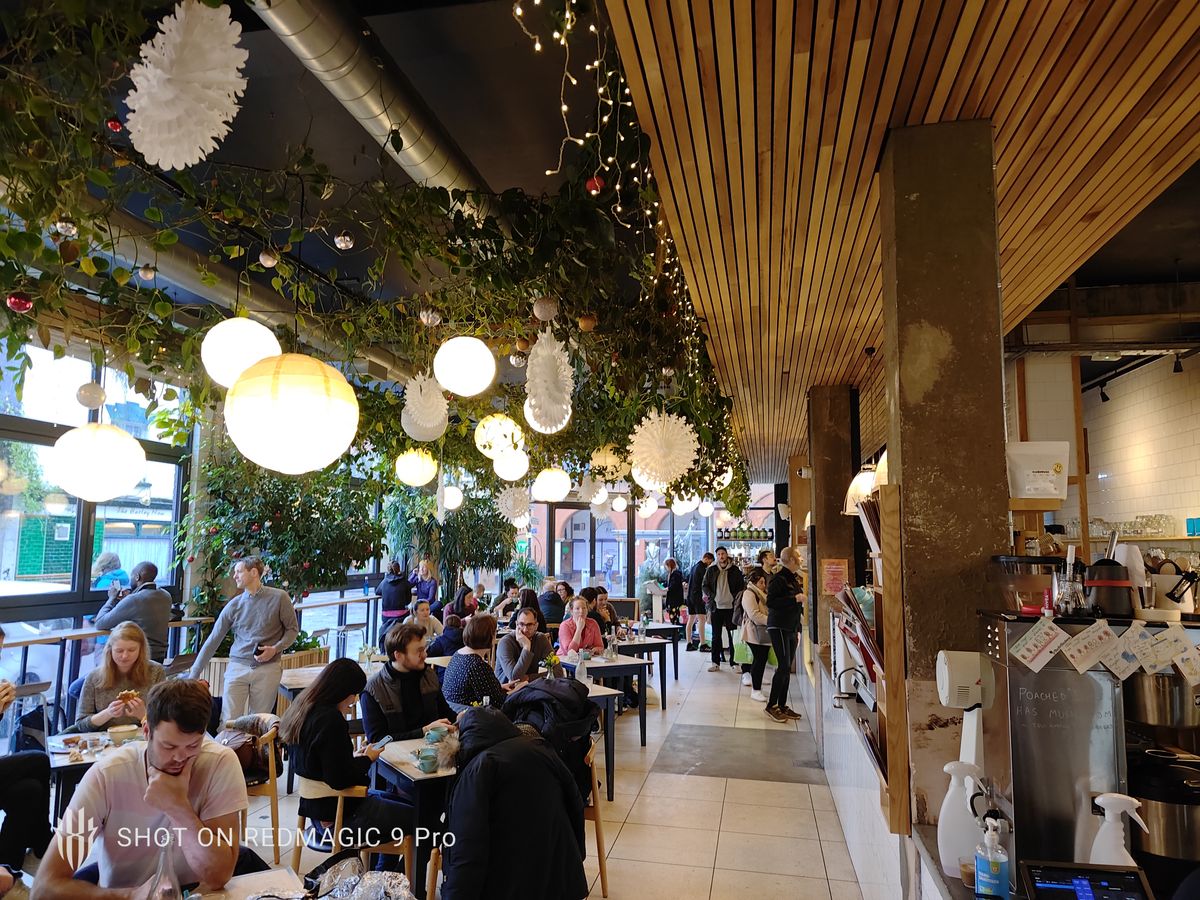 Nubia Red Magic 9 Pro camera sample cafe