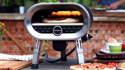 REVOVLE pizza oven