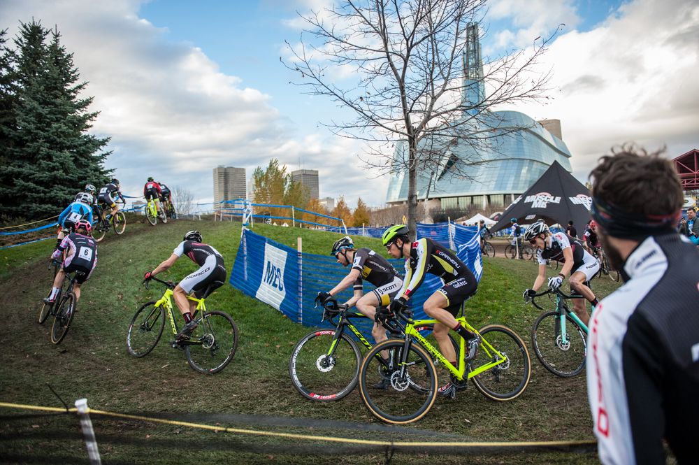 Elite men climb up and over the Ridley Ridge
