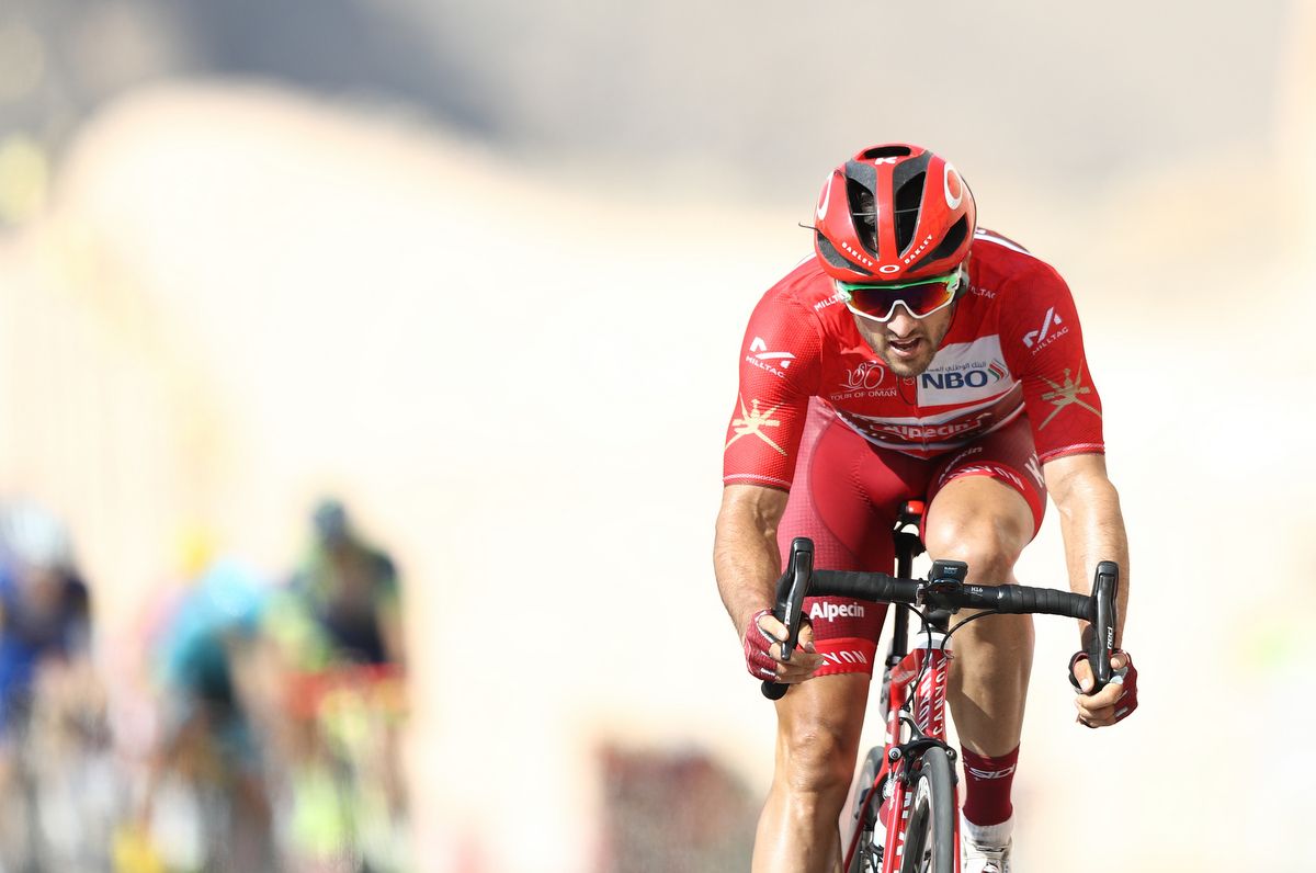Nathan Haas fights to keep the leader's jersey