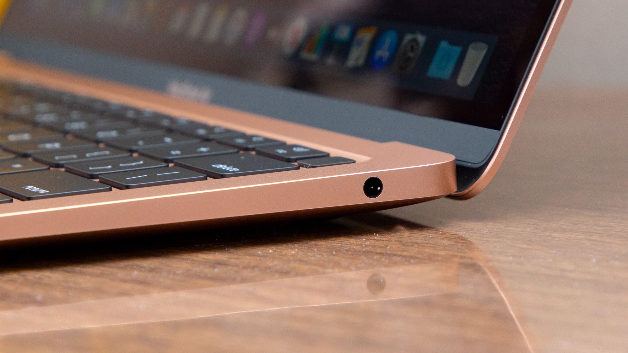 Apple's next MacBook could have this bizarre invisible hinge design ...