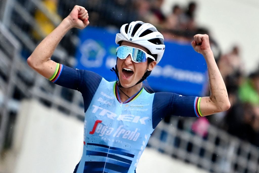 Lizzie Deignan (Trek-Segafredo) celebrates as she wins the first edition of the women&#039;s Paris-Roubaix