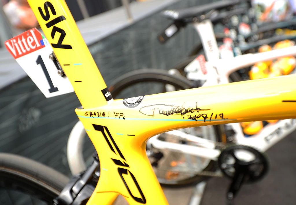 Chris Froome Pinarello F10 in yellow