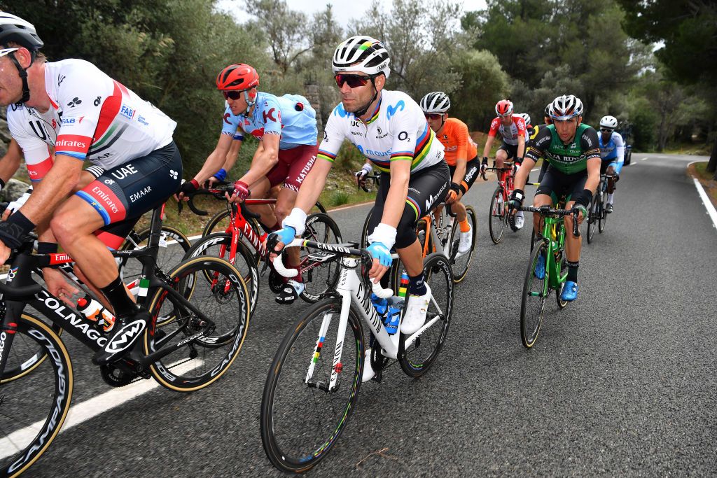Alejandro Valverde sits int he peloton