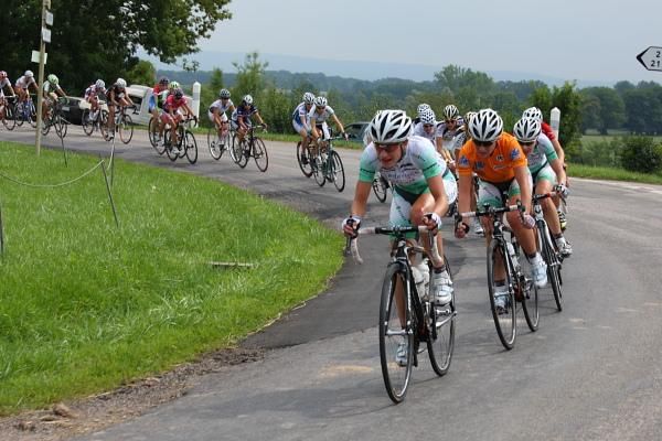 Marianne Vos (Nederland Bloeit) works for Annemiek Van Vleuten, the race leader.