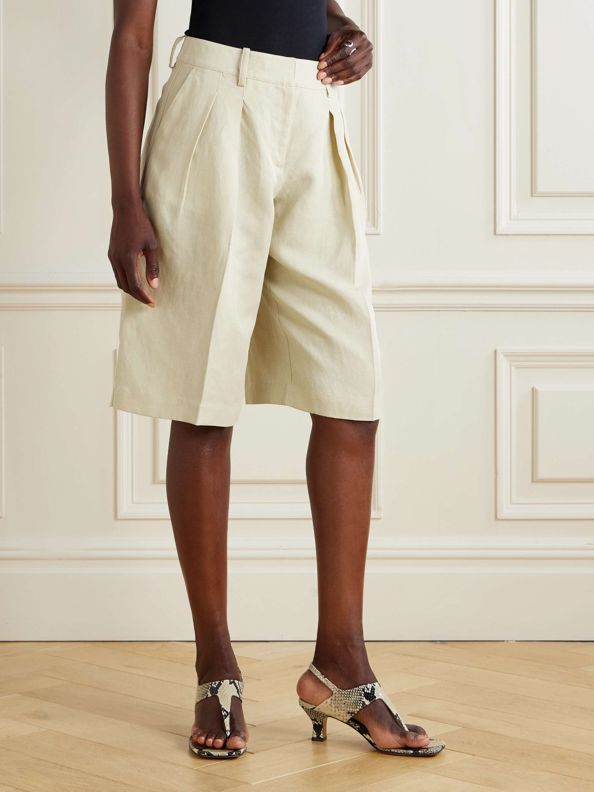 Bilbao Pleated Lyocell and Linen-Blend Shorts