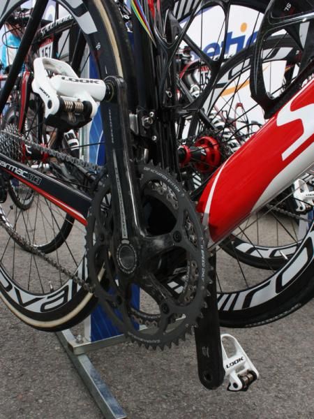 Boonen's bike uses a mix of Campagnolo Record and Super Record bits.