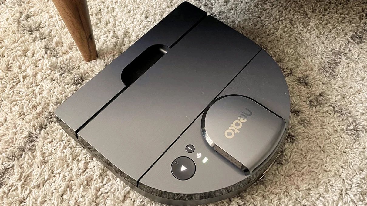 Neato Robotics D10 being tested in writer's home