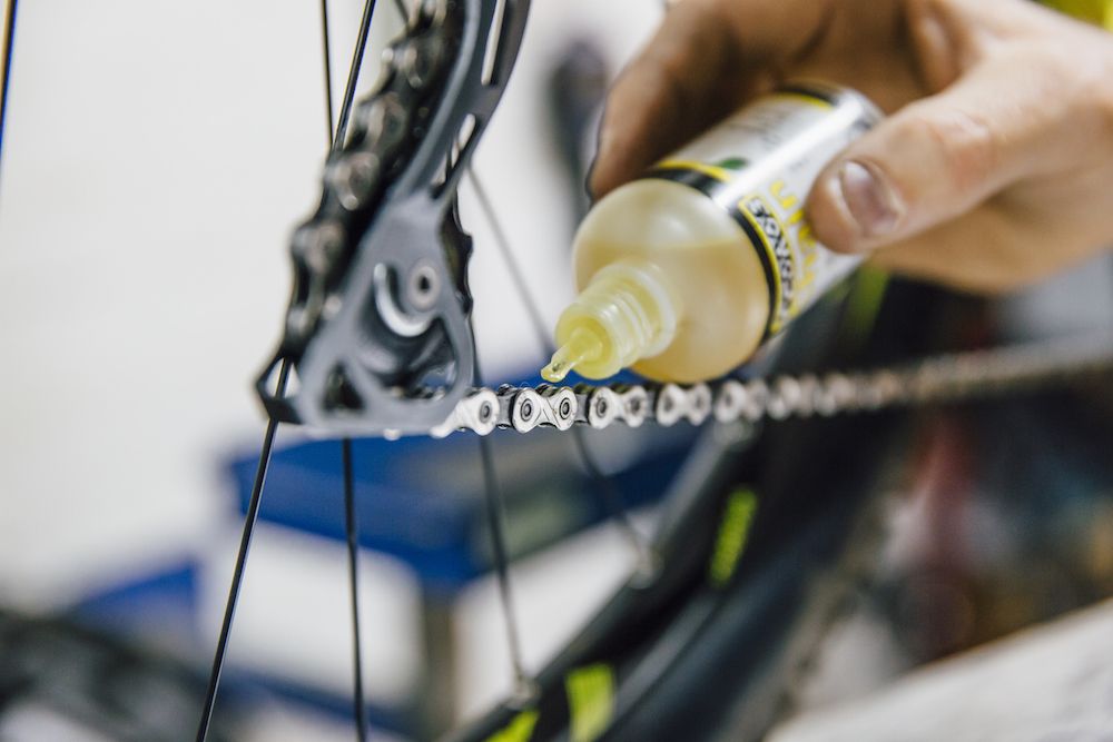 Preventie niet voldoende Molester Watch: How to use oil, grease and lubricants (video) | Cycling Weekly