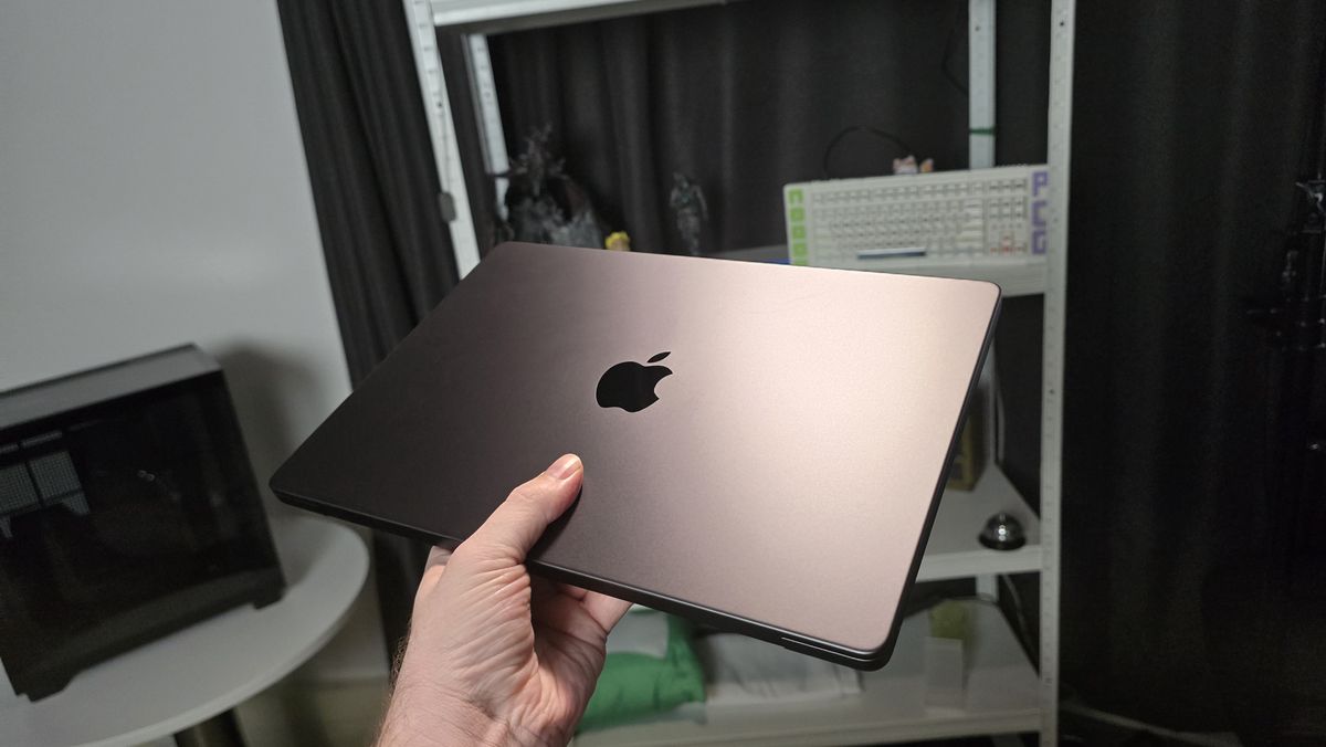 Apple MacBook Pro 14-inch (M5, 2025) in recording studio