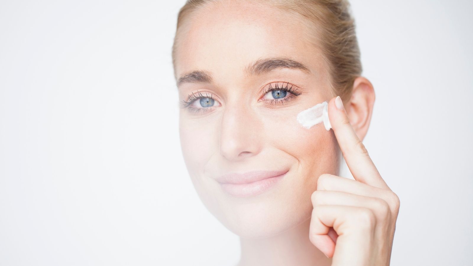 How Does Retinol Work? Benefits and Rules of Use Explained