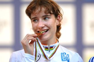 2006 World Championships: Vos celebrates her first elite road gold