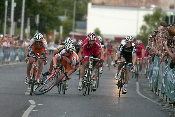 Joel Pearson (Genesys Wealth Advisers) crashes out of the mens' elite criterium in Ballarat.