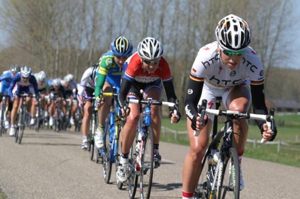 Charlotte Becker leads Dutch champion Loes Gunnewijk
