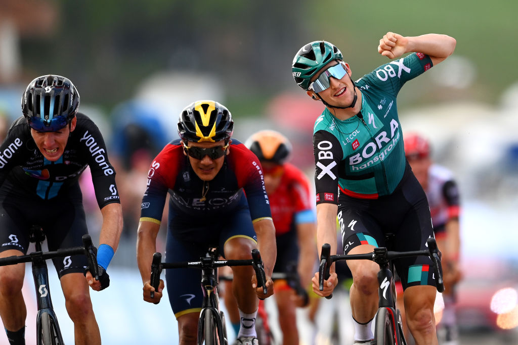 BLOCKHAUS ITALY MAY 15 Jai Hindley of Australia and Team Bora Hansgrohe celebrates winning ahead of Richard Carapaz of Ecuador and Team INEOS Grenadiers and Romain Bardet of France and Team DSM during the 105th Giro dItalia 2022 Stage 9 a 191km stage from Isernia to Blockhaus 1664m Giro WorldTour on May 15 2022 in Blockhaus Italy Photo by Tim de WaeleGetty Images