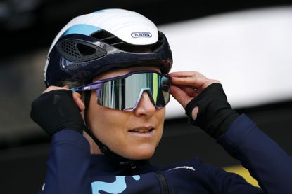 Annemiek van Vleuten puts her glasses on before the Tour of Flanders