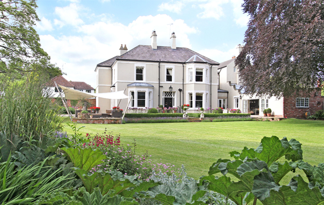 houses perfect for alfresco dining