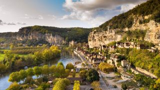 Headwater: Image of the Dordogne.