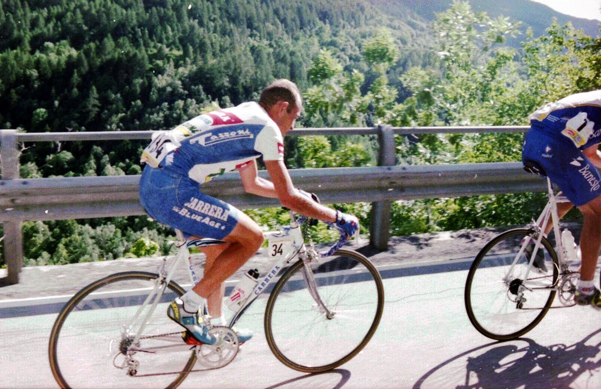 Pantani following Indurain on the approach to the final climb