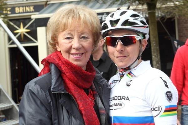Race organiser Femmy van Issum and world champion Giorgia Bronzini (Diadora-Pasta Zara)