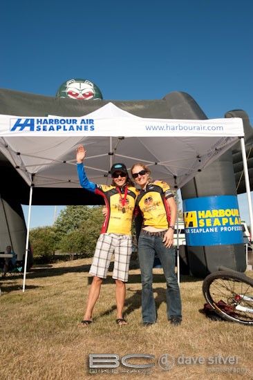 Women's yellow jersey wearers Katerina Nash and Catharine Pendrel