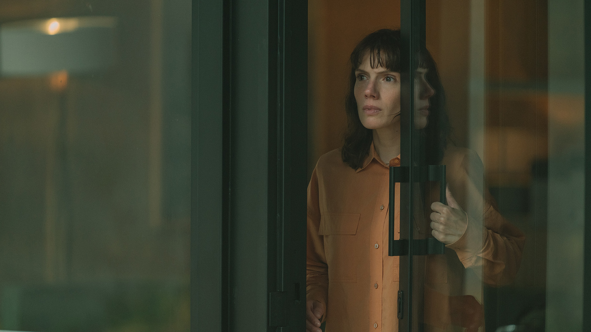 Diana Gomez as Elena in Firebreak (AKA Cortafuego), looking concerned.