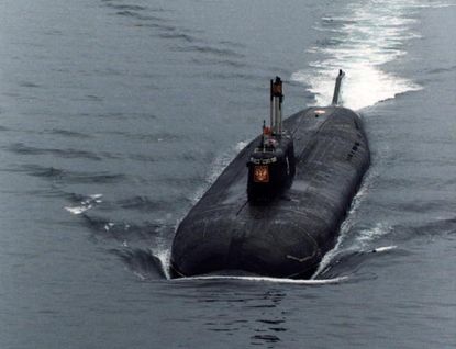 Sweden hunts for Russian sub in its waters