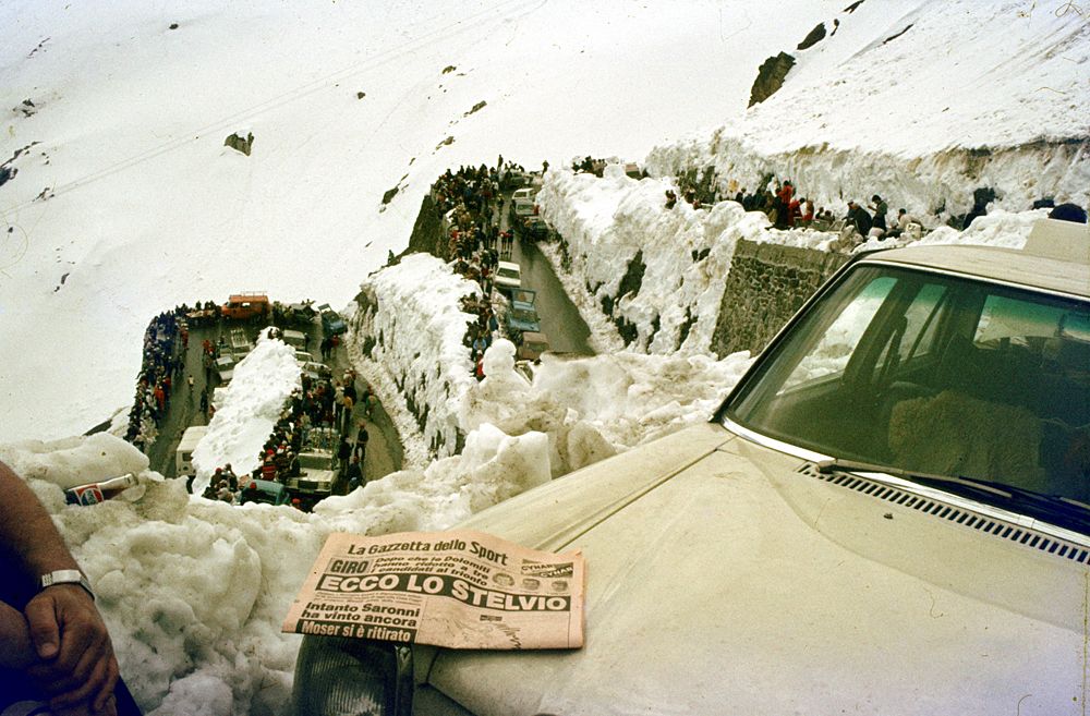 1980, Giro d'Italia, stage 20 riders wind their way up the Stelvio