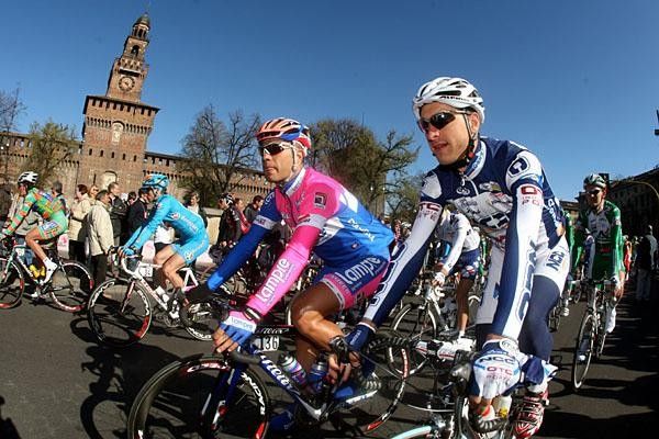 Christian Murro (Lampre) at the start from the Piazza Castello.
