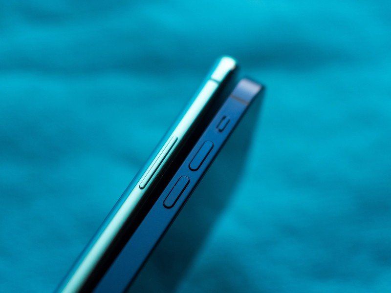 OnePlus 8T vs. iPhone 12