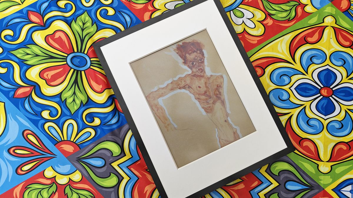 Photos of the SwitchBot AI e-ink picture frame.