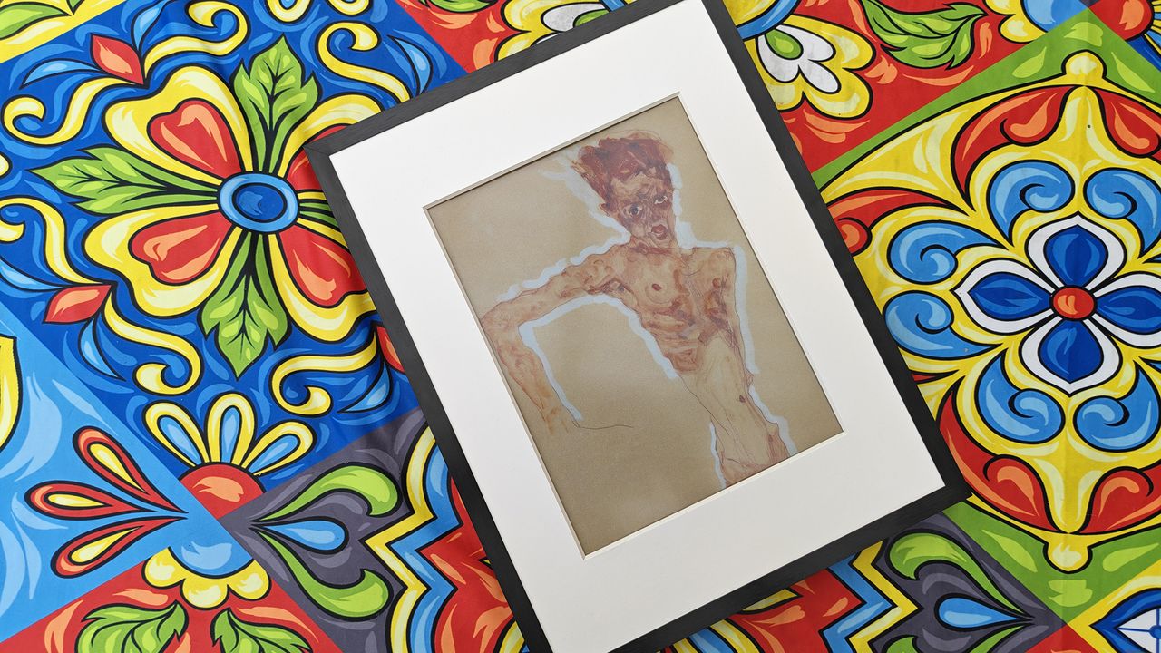 Photos of the SwitchBot AI e-ink picture frame.