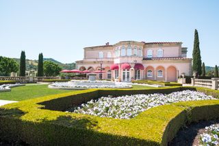 Sonoma County - tasting_rooms_wineries_Ferrari_Carano_by_Mariah_Harkey_Sonoma_County_004