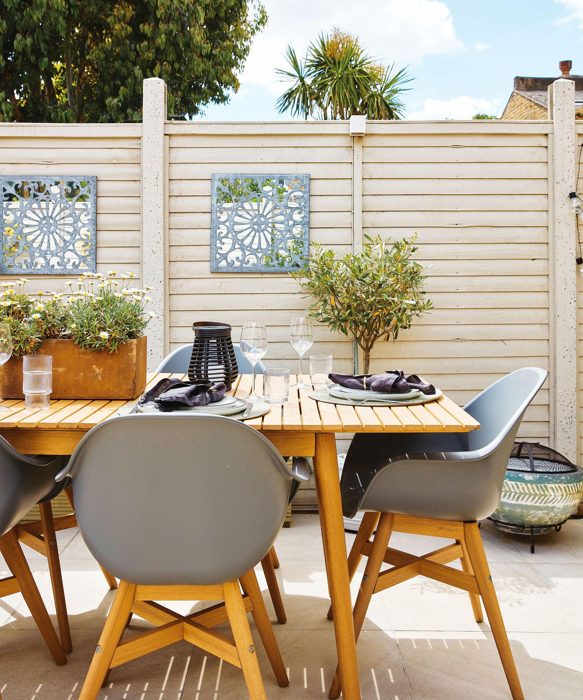 Rumah bergaya Victoria telah diperluas ke luar dan ke atas untuk menciptakan rumah yang ringan, lapang, dan ramah