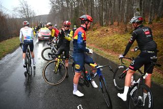 Paris-Nice stage 4: riders during the neutralisation