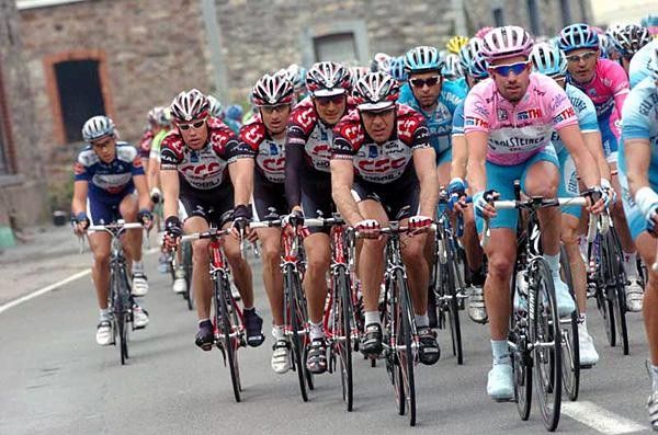 Stefan Schumacher (Gerolsteiner) tailed by Lombardi and Basso