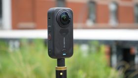 Insta360 X6
