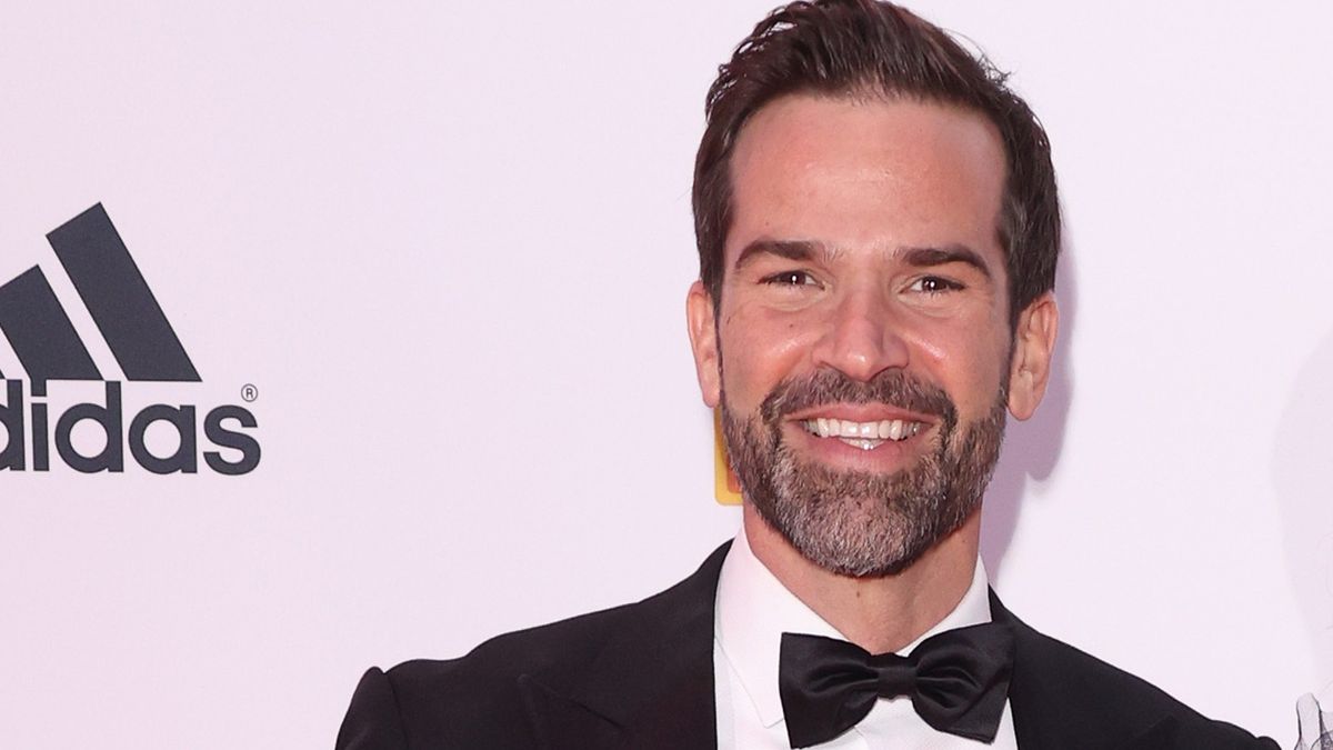 What has Gethin Jones done to his foot? Morning Live fans are wondering ...