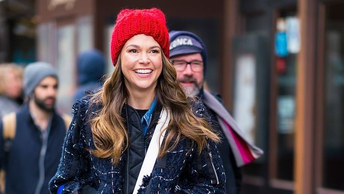 Beanie, People, Facial expression, Street fashion, Clothing, Knit cap, Fashion, Beauty, Smile, Cap, 