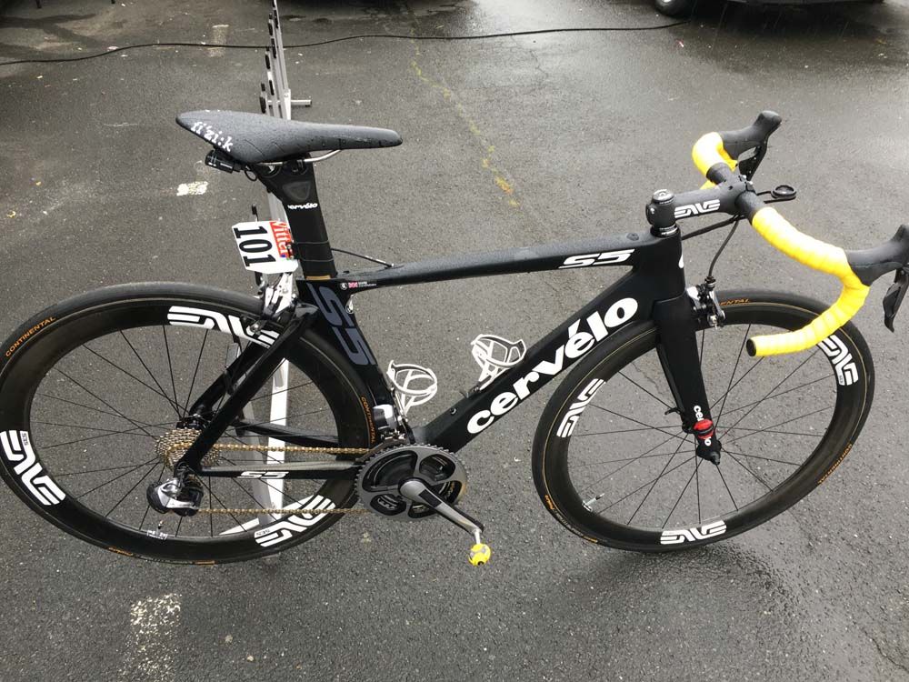 Mark Cavendish's Cervelo S5 decked out to celebrate the maillot jaune on stage 2 of the 2016 Tour de France.