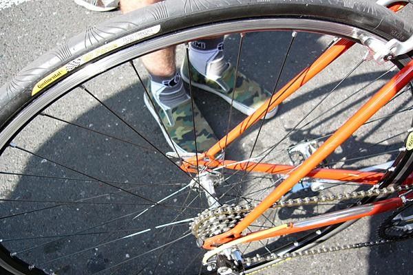 The Continental tyres - not singles or tubulars - are a concession to the owner's everyday use of this trusty steel frame, the sixth frame to be produced by Richard Sachs in 1975.