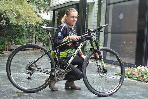 Gunn-Rita Dahle Flesjaa (Multivan Merida) poses with her bike
